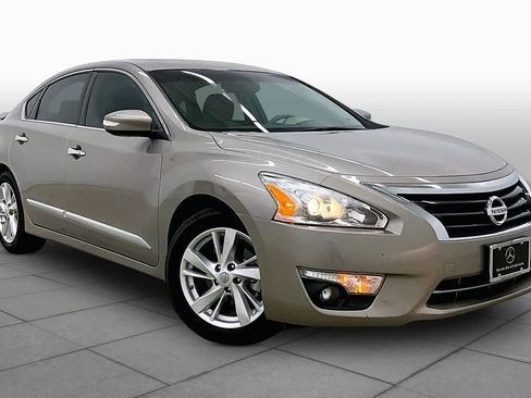 Used 2015 Nissan Altima 2.5 SV w/ Convenience Package FWD image 2