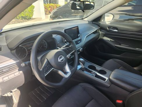 Used 2025 Nissan Altima 2.5 SV image 16