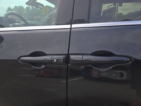 Used 2017 Chrysler Pacifica LX FWD image 15