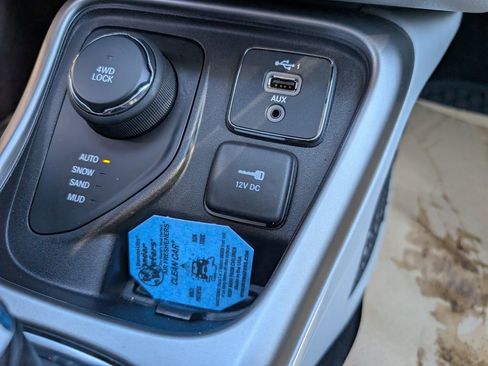 Used 2019 Jeep Compass Latitude w/ Cold Weather Group AWD/4WD image 29