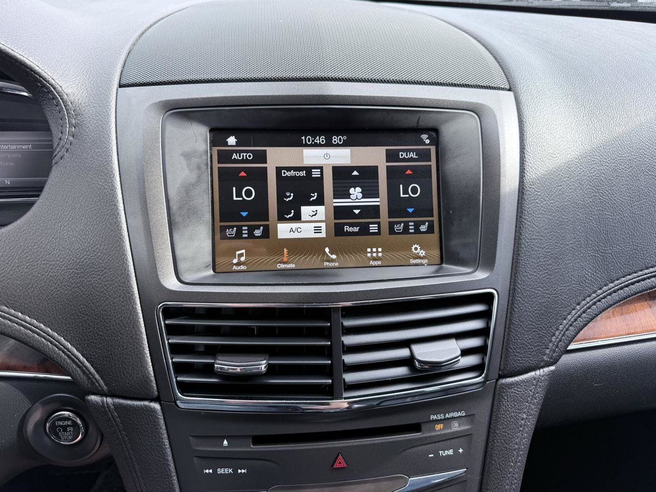Used 2018 Lincoln MKT FWD image 19