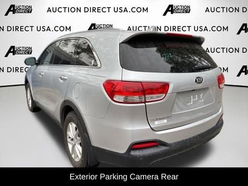 Used 2017 Kia Sorento LX w/ LX Convenience Package image 9