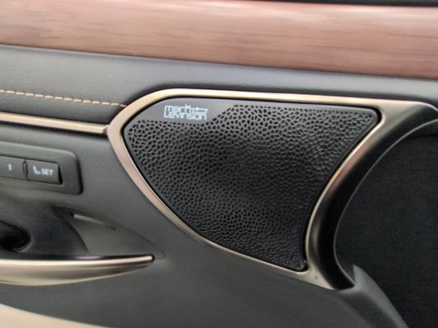 Used 2025 Lexus ES 350 Ultra Luxury w/ Accessory Package (Z2) FWD image 32
