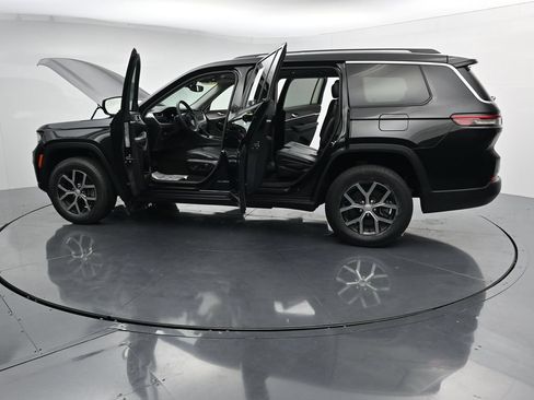 Used 2023 Jeep Grand Cherokee L Limited AWD/4WD image 42