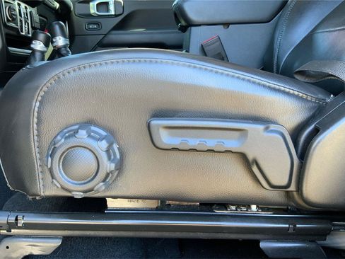Used 2021 Jeep Wrangler Unlimited Sahara AWD/4WD image 19