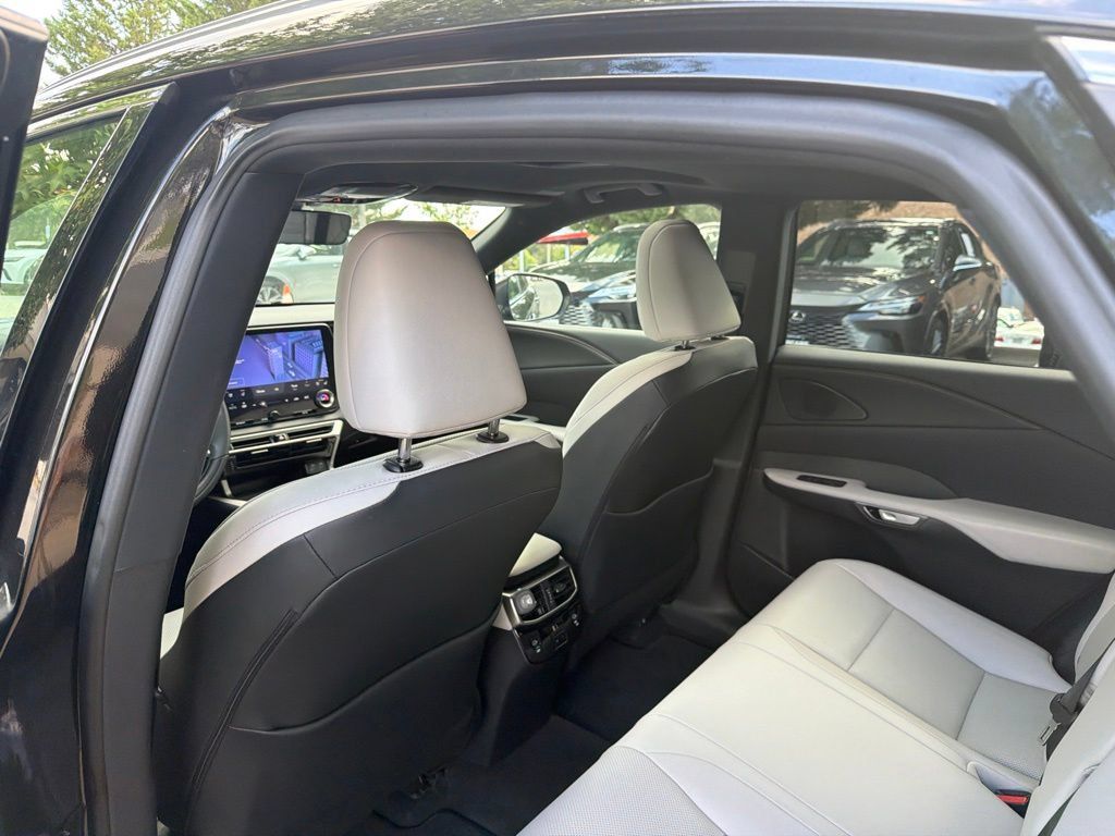 Certified 2024 Lexus RX 350 Premium w/ Kick Sensor & Tow Package AWD/4WD image 22