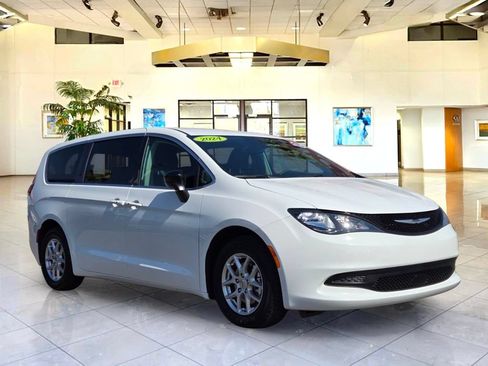 Used 2024 Chrysler Voyager LX FWD image 3