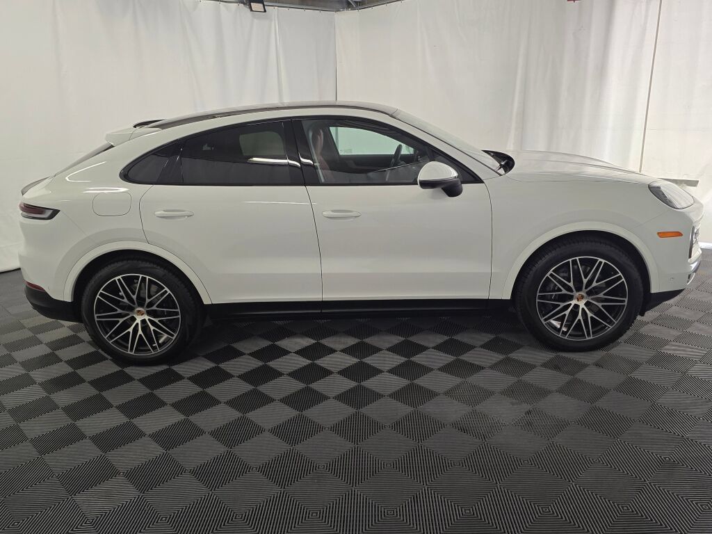Certified 2026 Porsche Cayenne Coupe AWD/4WD image 8
