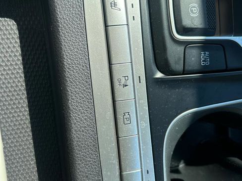 Used 2024 Kia Carnival LX image 25