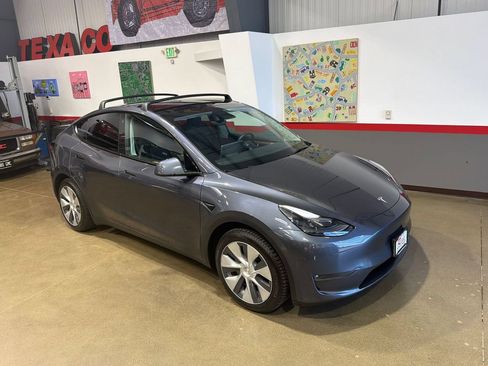 Used 2023 Tesla Model Y Long Range AWD/4WD image 67