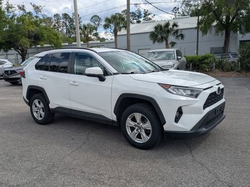 Used 2020 Toyota RAV4 XLE image 2