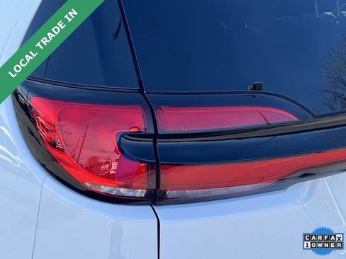 Used 2024 Chrysler Pacifica Touring-L w/ Road Tripper Package image 10