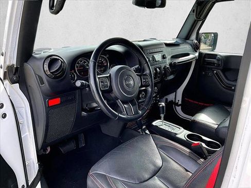 Used 2017 Jeep Wrangler Unlimited Rubicon image 14