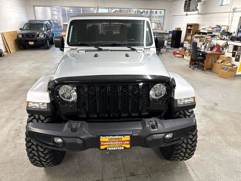Used 2022 Jeep Gladiator Sport image 99