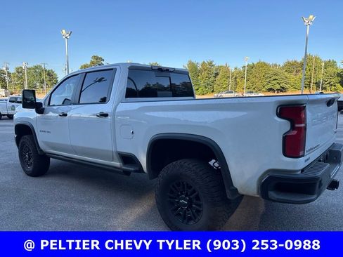 Used 2025 Chevrolet Silverado 2500 ZR2 w/ Technology Package AWD/4WD image 5