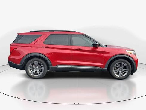 Used 2023 Ford Explorer XLT w/ Equipment Group 202A RWD image 2