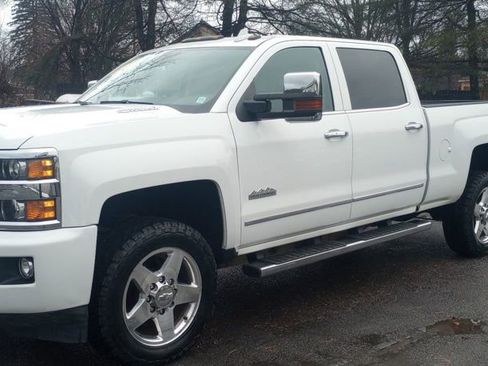 Used 2015 Chevrolet Silverado 2500 High Country w/ Duramax Plus Package image 3