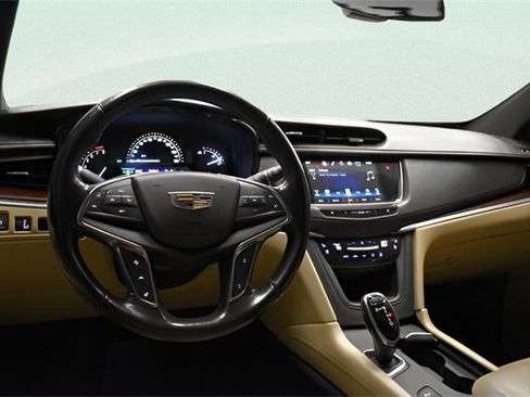 Used 2018 Cadillac XT5 Premium Luxury image 17