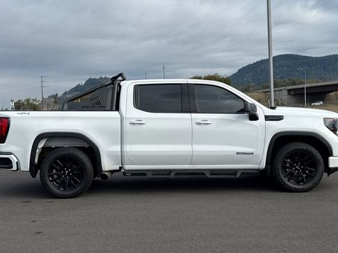 Used 2022 GMC Sierra 1500 Elevation image 2