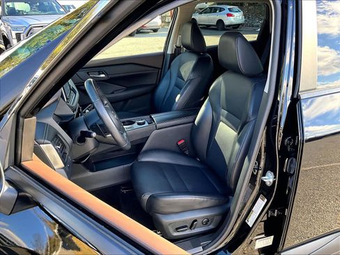 Used 2023 Nissan Rogue SV w/ SV Premium B Package image 10