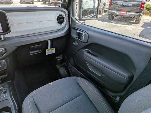 New 2025 Jeep Gladiator Sport image 18