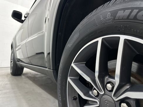 Used 2019 Jeep Grand Cherokee Limited AWD/4WD image 20