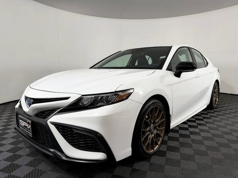 Used 2023 Toyota Camry SE w/ Convenience Package FWD image 2
