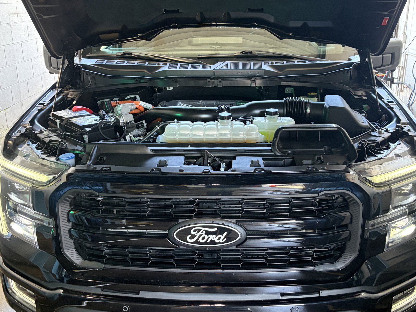 Used 2024 Ford F150 Lariat w/ Equipment Group 502A High AWD/4WD image 31