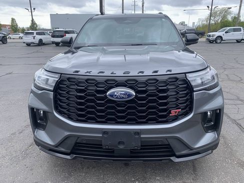 Used 2025 Ford Explorer ST AWD/4WD image 3