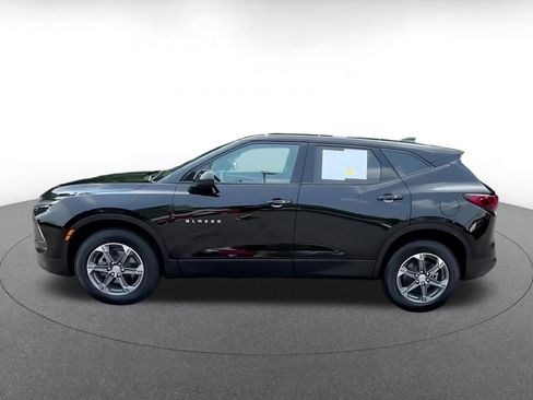 Used 2025 Chevrolet Blazer LT FWD image 9