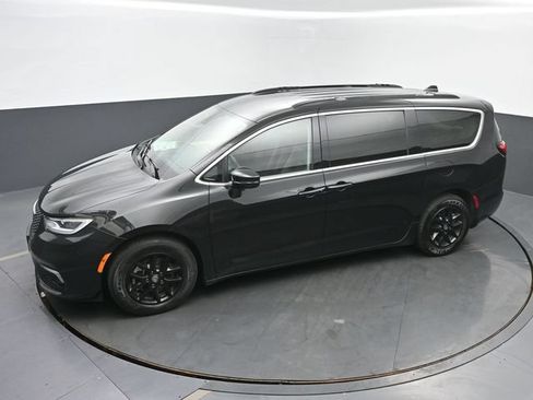 Used 2022 Chrysler Pacifica Touring-L FWD image 37