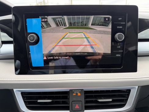 New 2026 Volkswagen Taos SE image 17