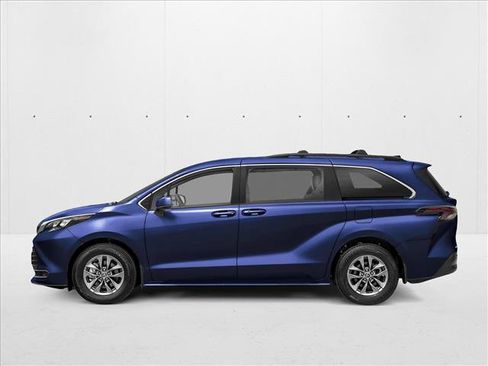 New 2026 Toyota Sienna LE image 3