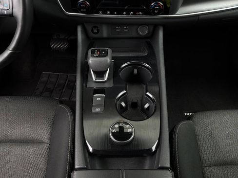 Used 2025 Nissan Rogue SV AWD/4WD image 15
