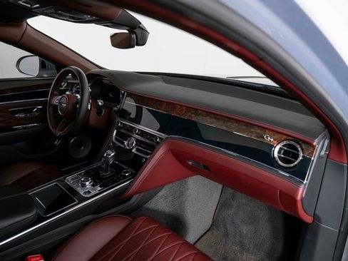 Used 2022 Bentley Flying Spur W12 image 30
