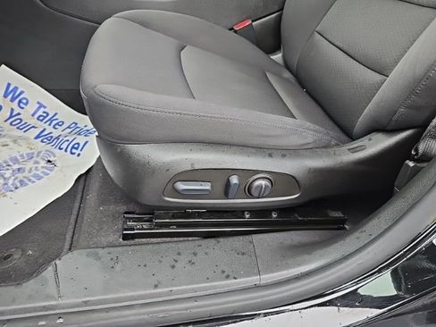 Used 2022 Chevrolet Malibu RS image 24