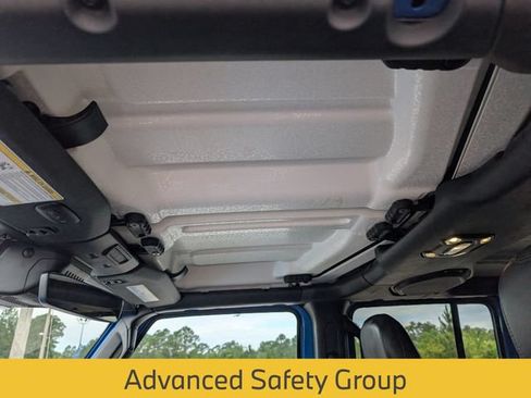 Used 2022 Jeep Wrangler Unlimited Sahara w/ Safety Group AWD/4WD image 18