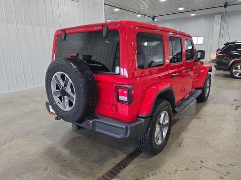Used 2018 Jeep Wrangler Unlimited Sahara w/ Cold Weather Group AWD/4WD image 8