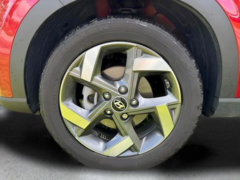Used 2024 Hyundai Venue Limited FWD image 13