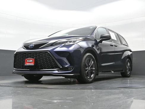 Used 2024 Toyota Sienna XSE w/ XSE Plus Package AWD/4WD image 29