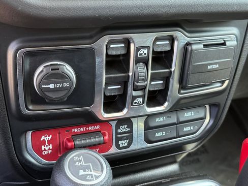 Used 2024 Jeep Wrangler Unlimited Rubicon image 36