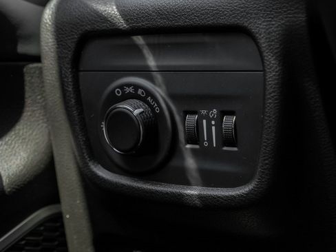 Used 2022 Jeep Grand Cherokee Laredo w/ Luxury Tech Group I image 34