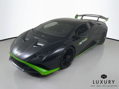 Used 2023 Lamborghini Huracan STO image 6