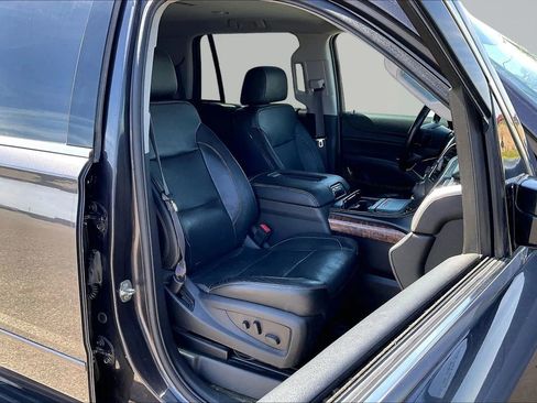 Used 2017 Chevrolet Tahoe Premier AWD/4WD image 32