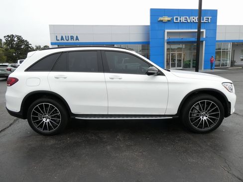 Used 2022 Mercedes-Benz GLC 300 4MATIC image 4