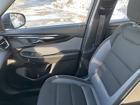 Used 2024 Chevrolet TrailBlazer LS image 33