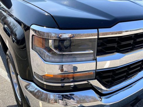 Used 2018 Chevrolet Silverado 1500 LT w/ All Star Edition image 31