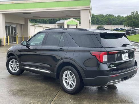 Certified 2025 Ford Explorer Active w/ Active Comfort Package RWD image 5