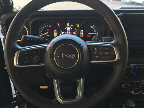 Used 2024 Jeep Wrangler Unlimited Sahara w/ Technology Group image 8