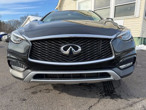 Used 2018 INFINITI QX30 Premium w/ Cargo Package image 11